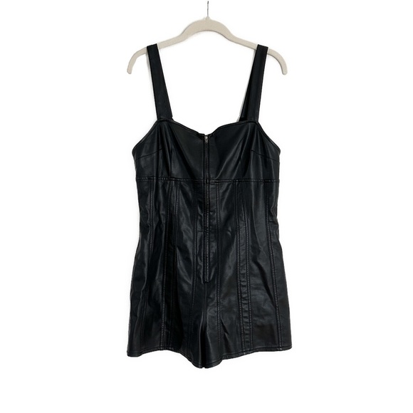 Free People Pleasant Surprise Vegan Romper in Black Size 8 - Picture 3 of 5